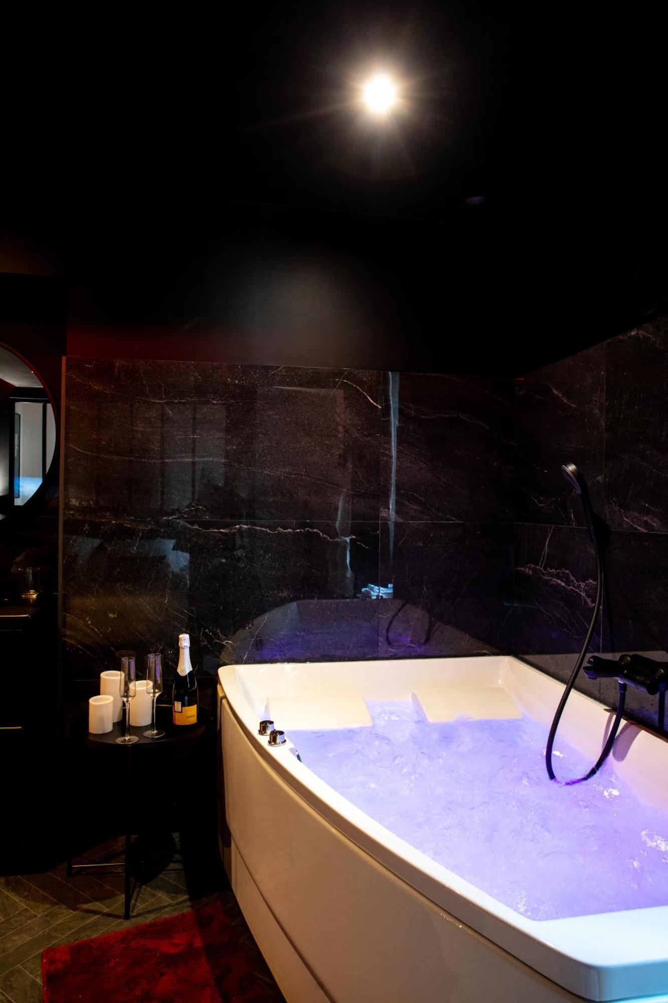 La Suite Spa & Cinema Saint-Lambert-du-Lattay Exterior foto